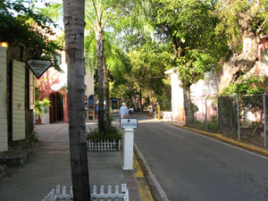 cruzbayroad.jpg